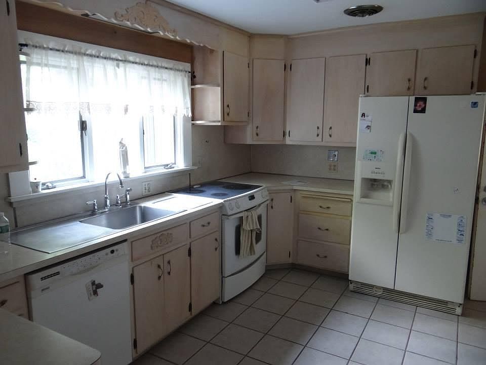 60 Eddy Glover Blvd, New Britain, CT 06053 Zillow