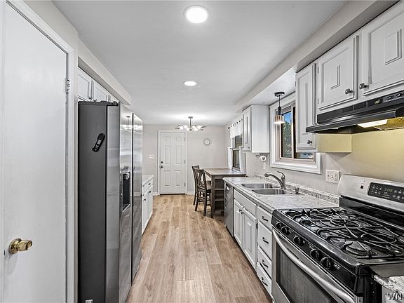 5th image of 353 Vine Ln