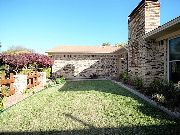 2nd image of 2506 Sam Houston Dr