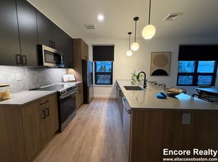 211 Gardner St #109, West Roxbury, MA 02132