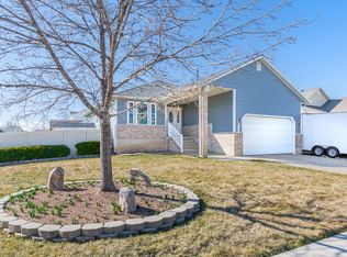 2151 W 1680 N, Clinton, UT 84015