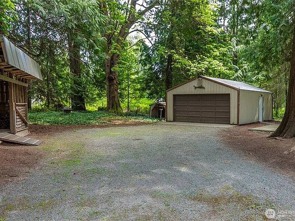 4th image of 2079 Greenbriar Lane