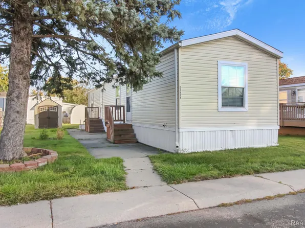 23836 Maple Ln, Brownstown, MI 48174