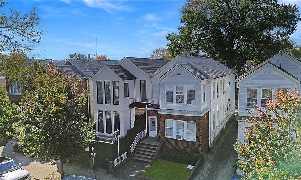 2nd image of 1558 E 3rd St