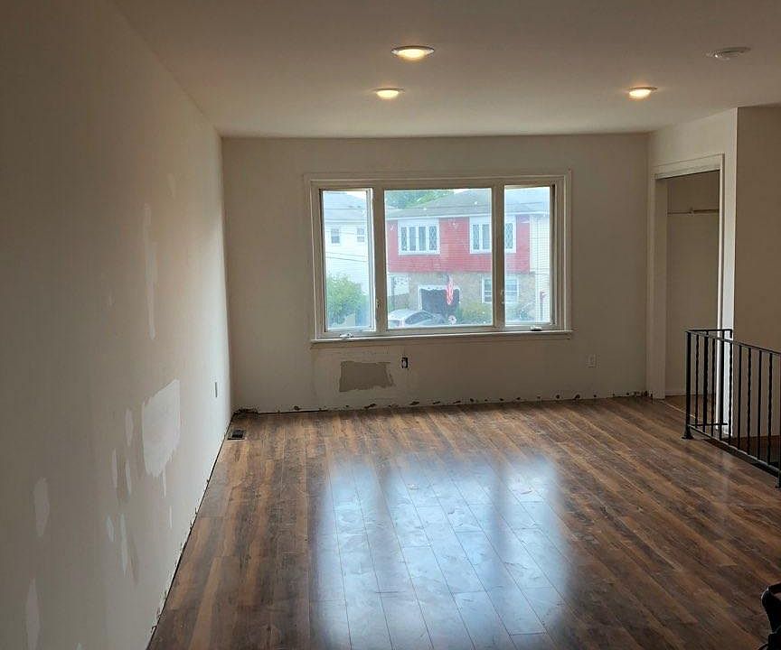 1st image of 63 Willowbrook Ct