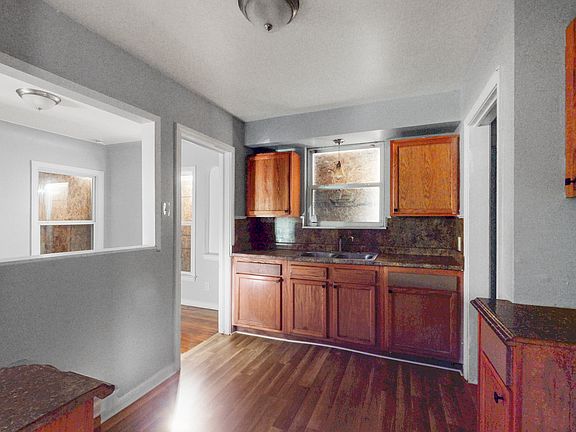 5th image of 5075 Eastlawn St