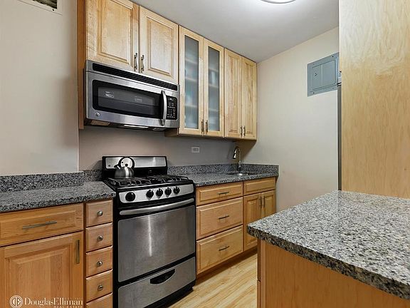 4th image of 333 E 79th St APT 17U