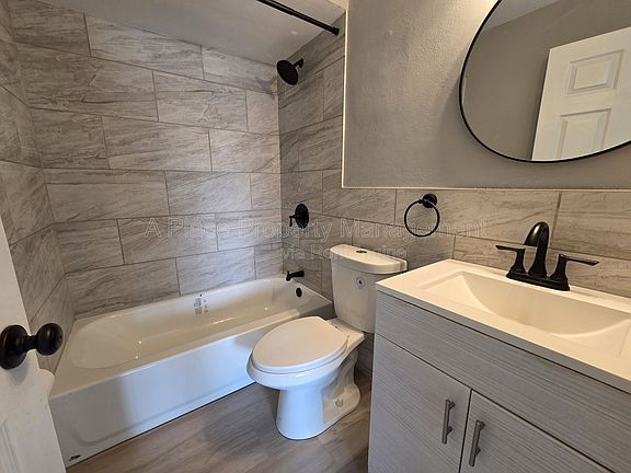 5th image of 2727 Hampton Ave APT 305