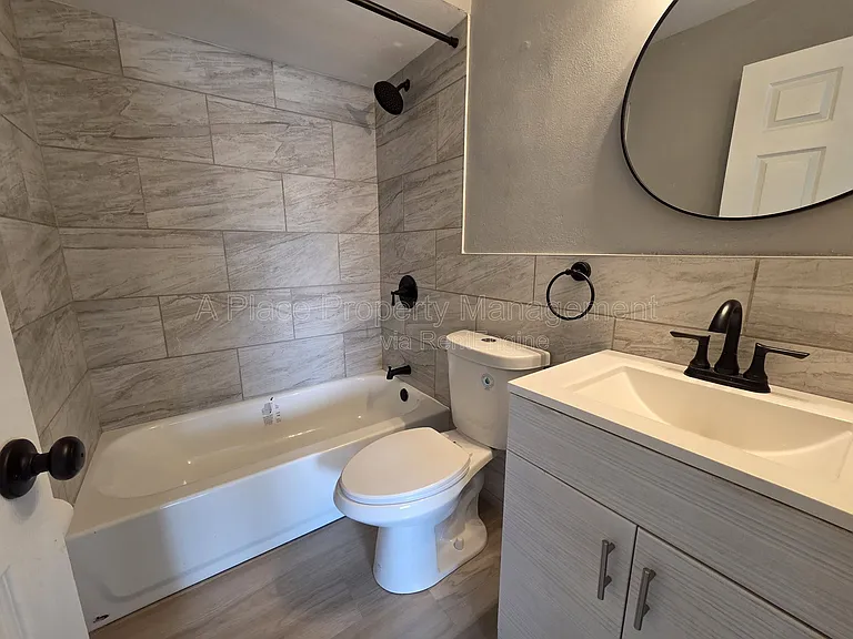 2727 Hampton Ave #305 — Photo 5