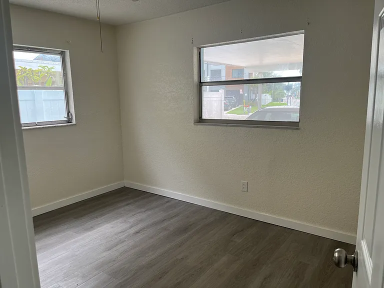 2301 Bay Blvd #1 — Photo 19