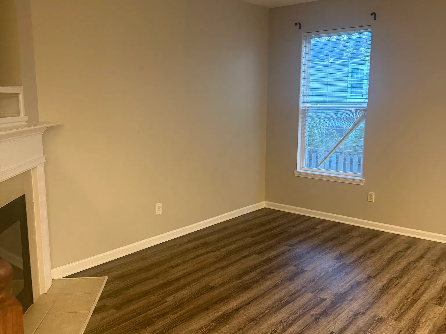 3 bed, 3.5 bath, 2500 sqft, $2,400 — Photo 3