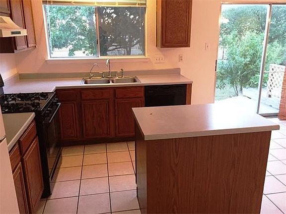 4th image of 1808 Iris Ln