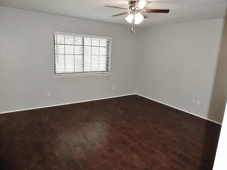 4406 Kinloch Dr — Photo 13