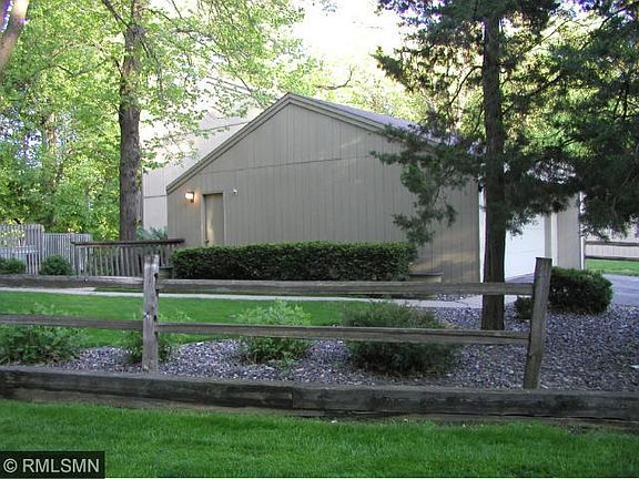 2nd image of 1840 Comstock Ln N