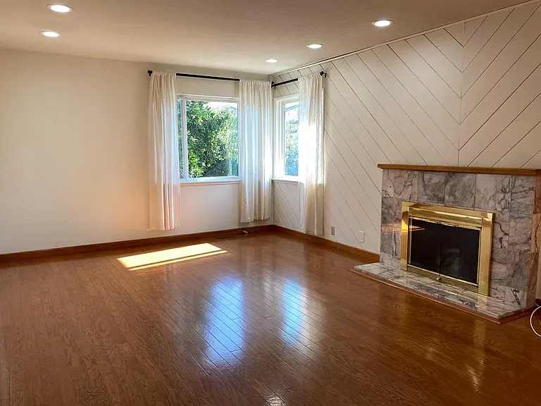 2212 Francis Ave — Photo 4