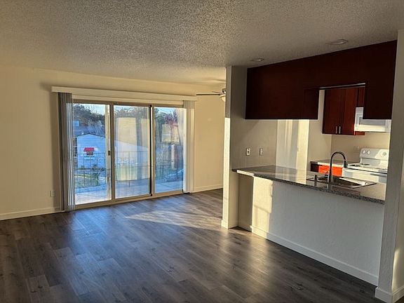3rd image of 3100 Jersey Way APT 11