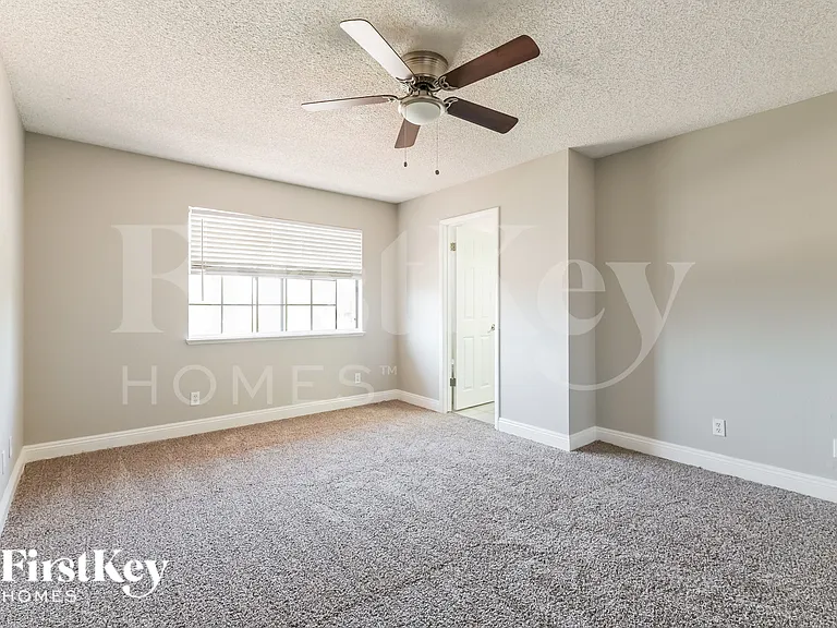 1742 La Cruz Dr — Photo 7