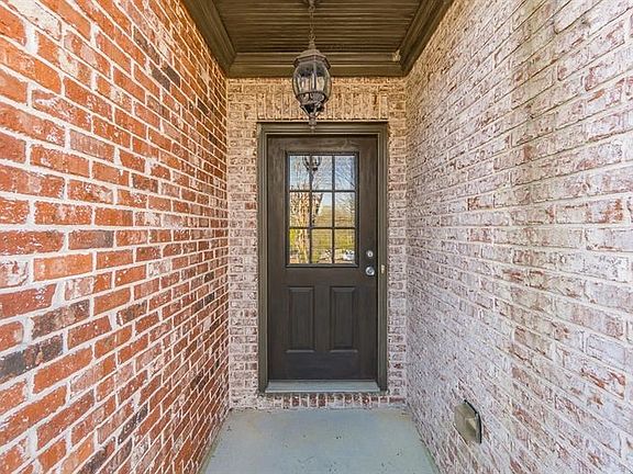 3rd image of 694 Surrey Park Pl