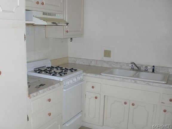 3rd image of 26857 Avenue Of The Oaks Unit B
