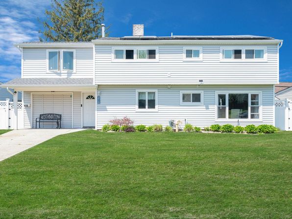 418 Twin Lane S, Wantagh, NY 11793