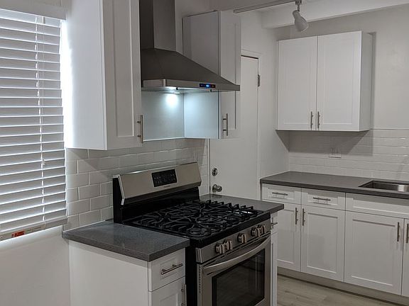 2nd image of 801 Broadway St APT A