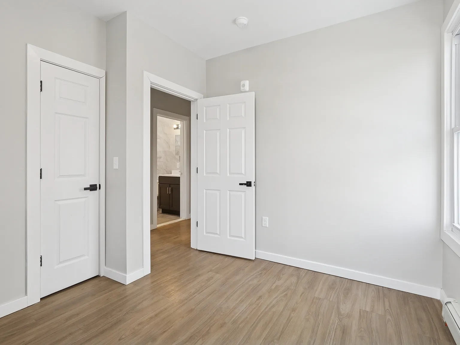 240 Broadway — Photo 4
