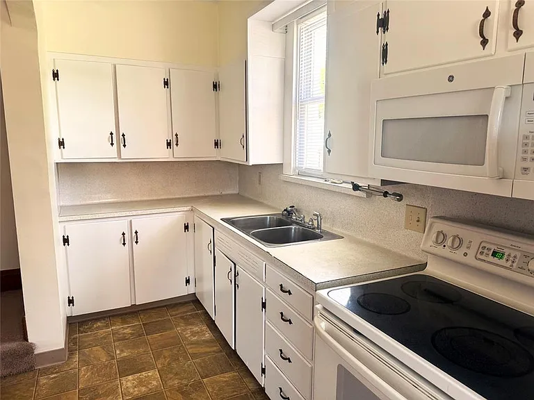 225 E Pennsylvania Ave — Photo 15