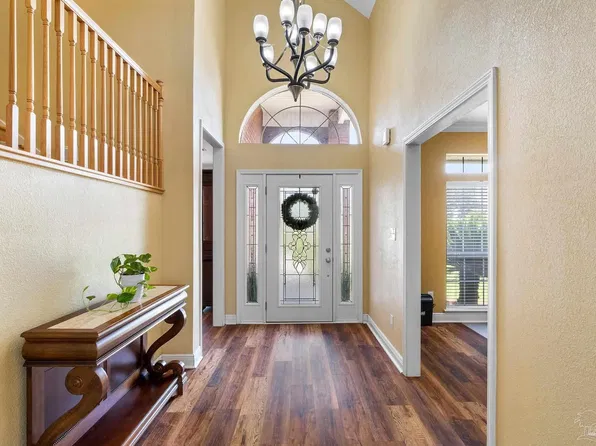 905 Caterpillar Ln, Cantonment, FL 32533