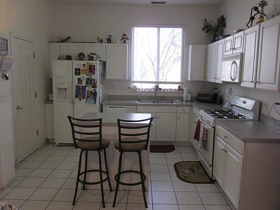 2nd image of 1127 Hawthorne Ln