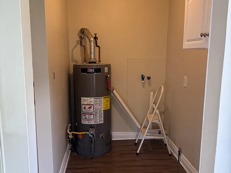 1031 W Whitney Ave — Photo 10