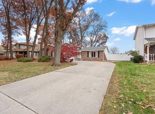 341 Whitewood Dr, Schererville, IN 46375