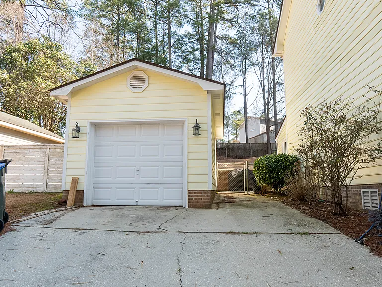 864 Hilton Dr — Photo 26