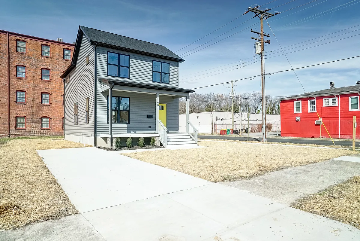Building Photo - 901A Commerce St