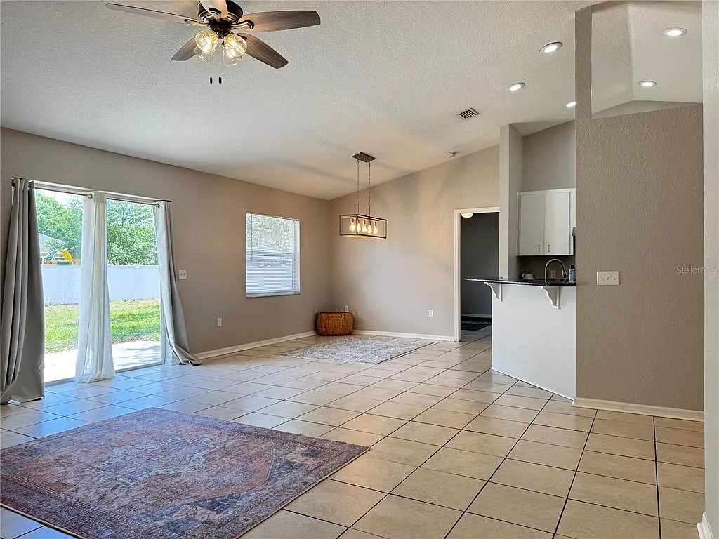 4 bed, 2.0 bath, 1758 sqft, $2,200 — Photo 4
