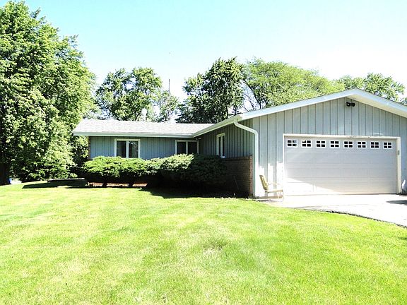 2nd image of 1000 Rosary Ln