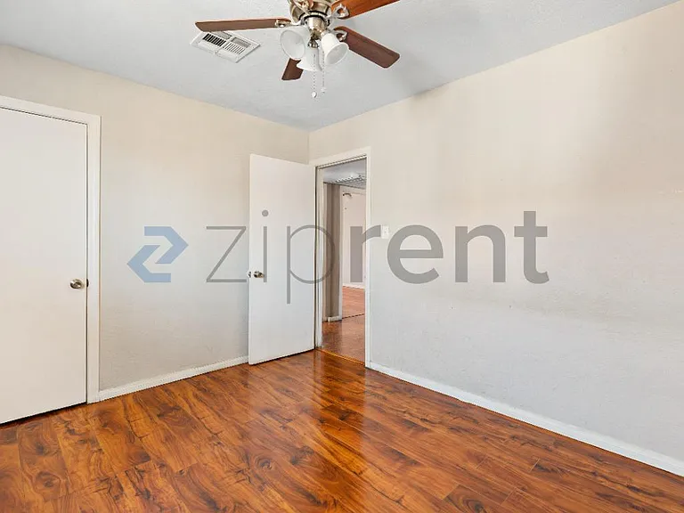 1209 H St — Photo 13