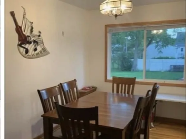 808 W 28th St, Cedar Falls, IA 50613