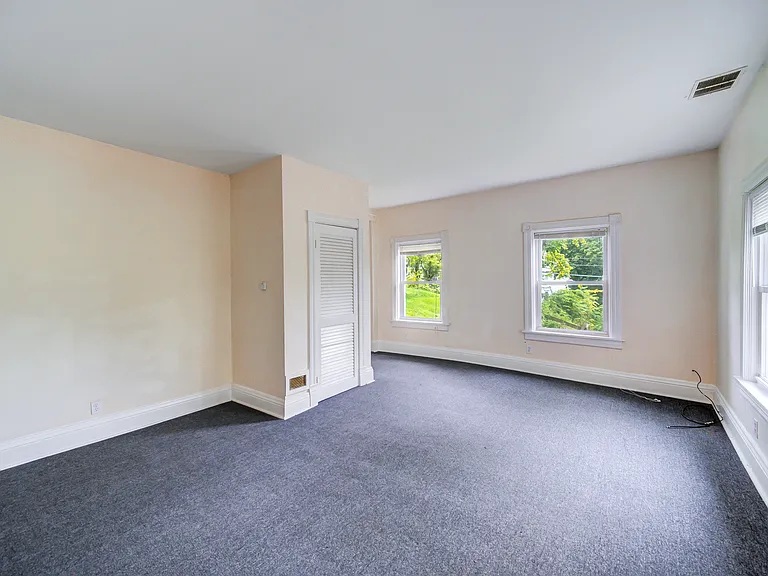 4 Underwood St #2 — Photo 11