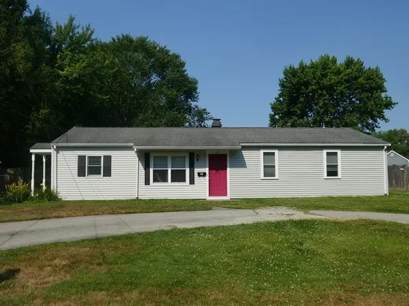 62 Homeland Dr, Whitman, MA 02382