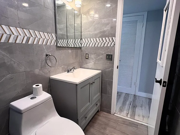 176 Sussex I — Photo 11