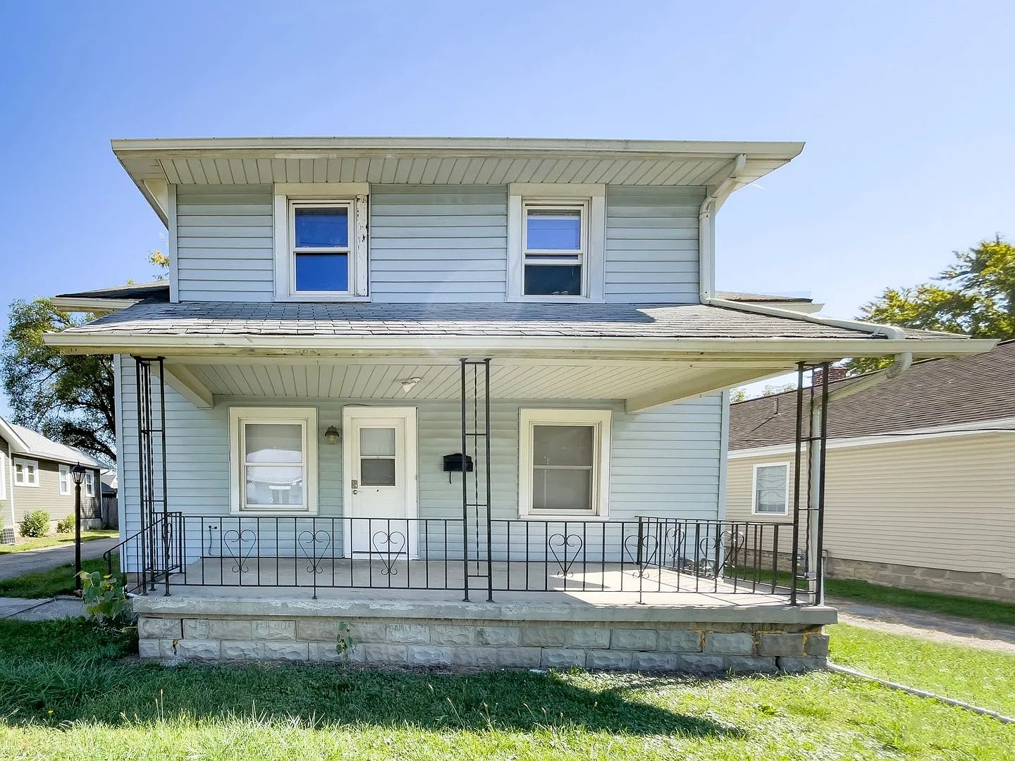 210 S Nichols Ave — Photo 1