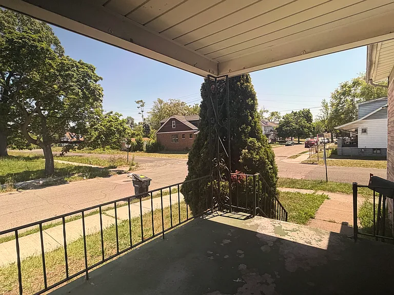 15703 Northlawn St — Photo 2