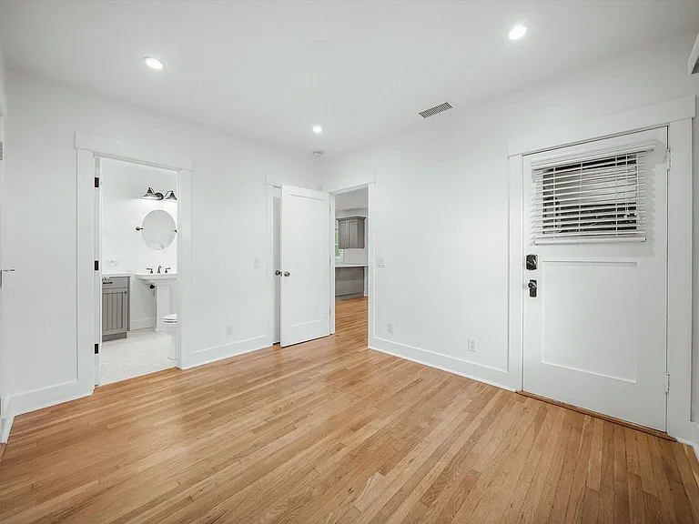 617 De La Vina St — Photo 24