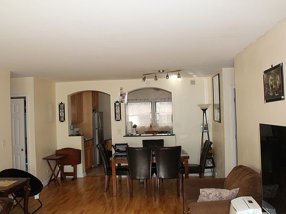 3rd image of 1238 W Pratt Blvd APT 2C