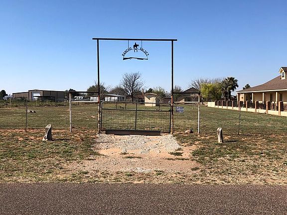 4th image of 901 E County Road 125