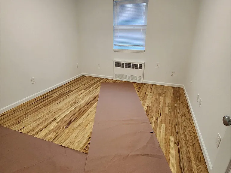 905 E 82nd St — Photo 11