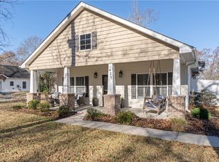 425 Eaton St, Central, SC 29630