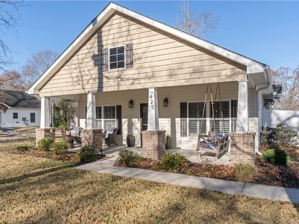 425 Eaton St, Central, SC 29630