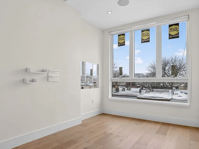 1129 Halsey St #4R — Photo 5
