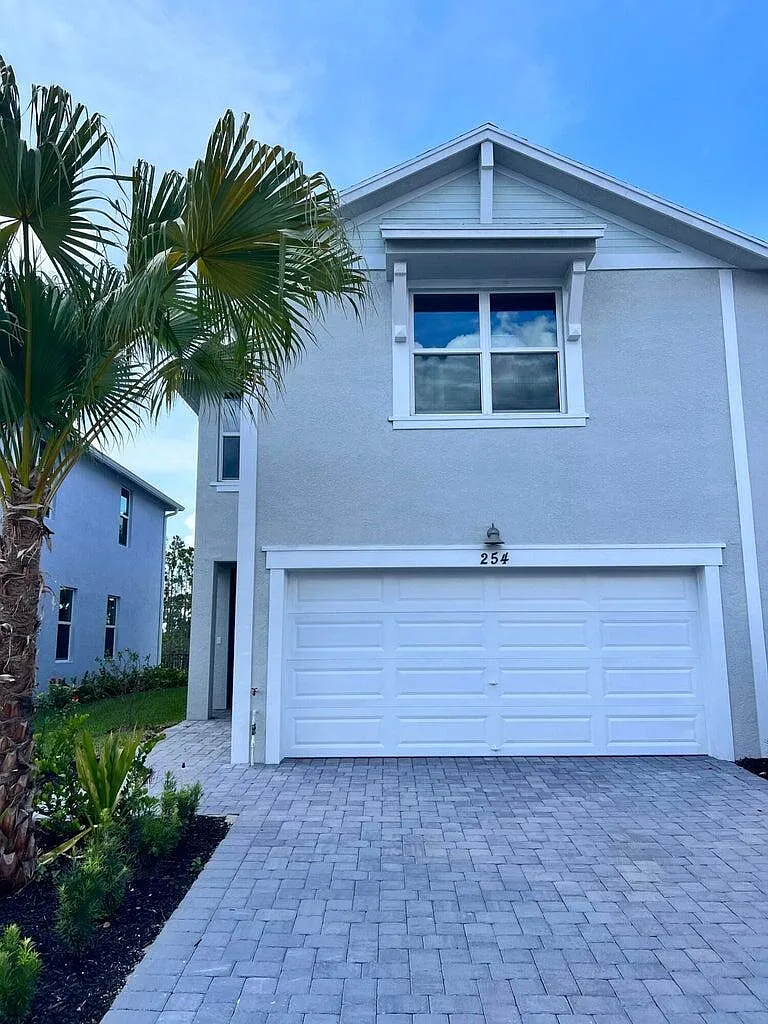 3 bed, 2.5 bath, 1804 sqft, $3,000 — Photo 2